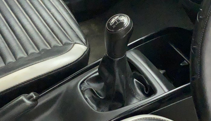2020 Maruti Baleno SIGMA PETROL 1.2, CNG, Manual, 60,010 km, Gear lever - Boot cover slightly torn
