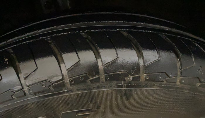 2022 Maruti Swift VXI, Petrol, Manual, 36,475 km, Left Front Tyre Tread