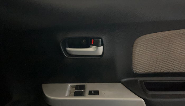 2017 Maruti Wagon R 1.0 LXI CNG, CNG, Manual, 69,240 km, Driver Side Door Panels Control