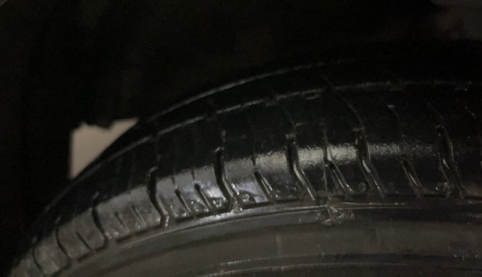 2017 Maruti Wagon R 1.0 LXI CNG, CNG, Manual, 69,240 km, Left Front Tyre Tread