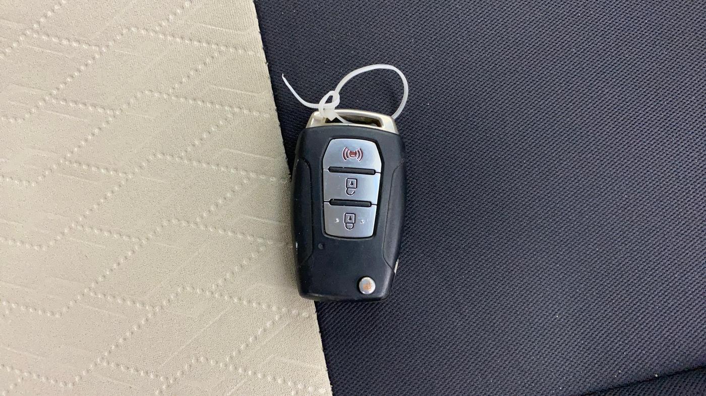 2021 Mahindra XUV300 W8 (O) 1.2 PETROL, Petrol, Manual, 78,893 km, Key Close Up