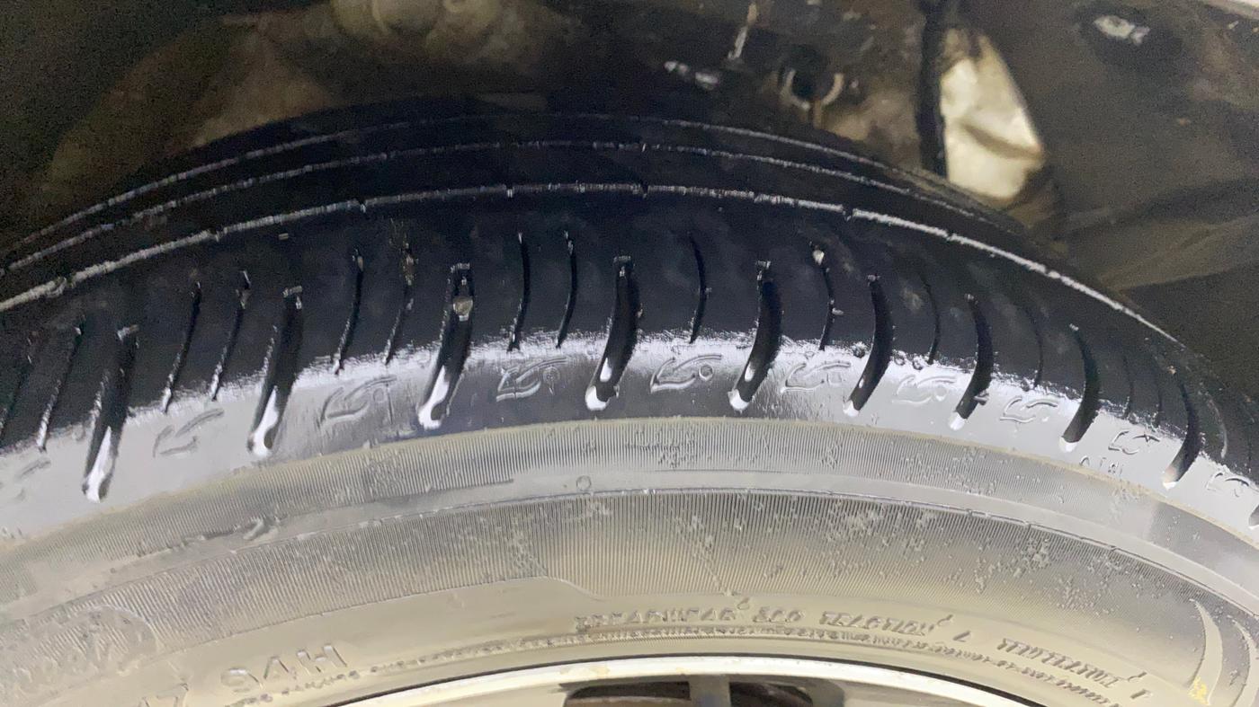 2021 Mahindra XUV300 W8 (O) 1.2 PETROL, Petrol, Manual, 78,893 km, Right Front Tyre Tread
