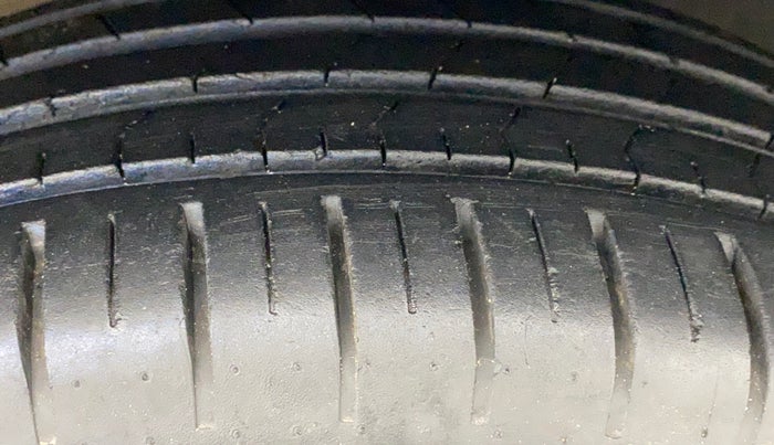 2022 Maruti Baleno ALPHA 1.2 AGS, Petrol, Automatic, 27,904 km, Right Front Tyre Tread