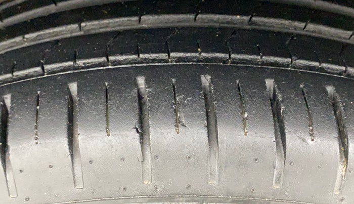 2022 Maruti Baleno ALPHA 1.2 AGS, Petrol, Automatic, 27,904 km, Left Front Tyre Tread