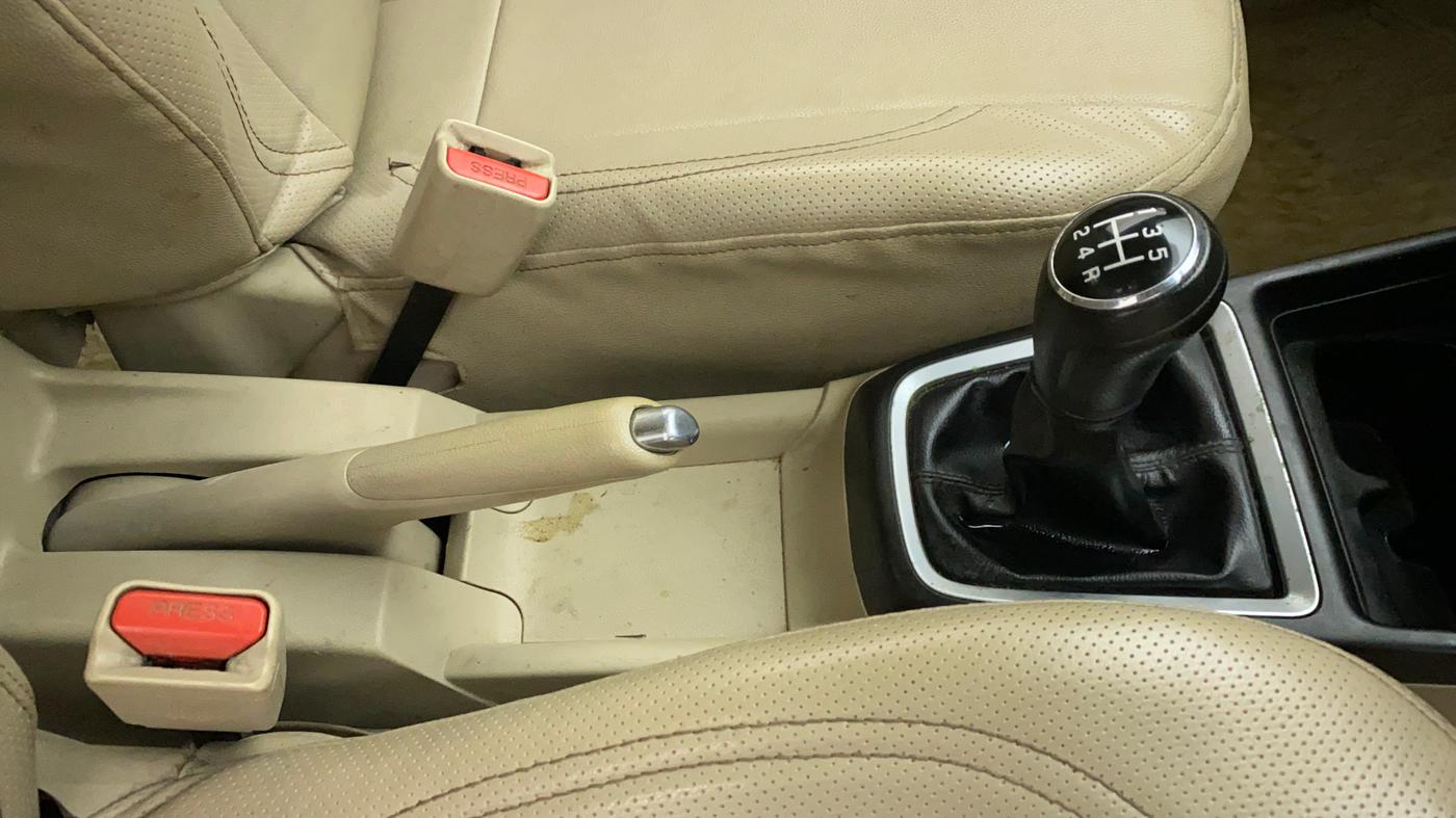 2017 Maruti Dzire VXI, Petrol, Manual, 74,884 km, Gear Lever
