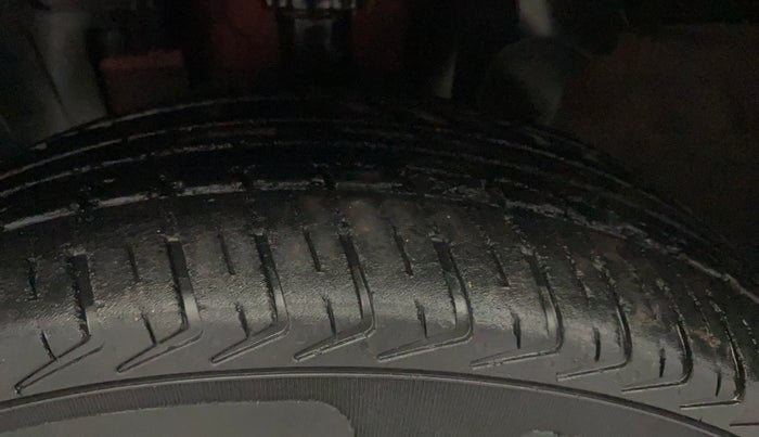 2017 Renault Kwid RXT 1.0 AMT (O), Petrol, Automatic, 21,723 km, Left Front Tyre Tread