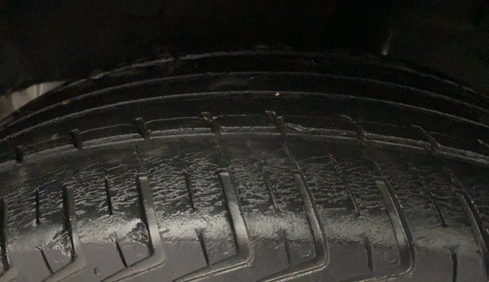 2017 Renault Kwid RXT 1.0 AMT (O), Petrol, Automatic, 21,723 km, Left Rear Tyre Tread