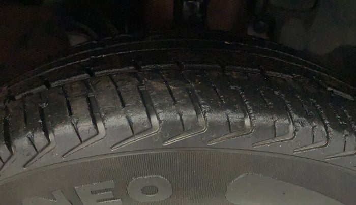 2017 Renault Kwid RXT 1.0 AMT (O), Petrol, Automatic, 21,723 km, Right Front Tyre Tread