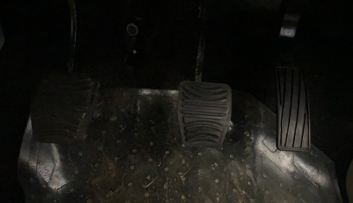 2022 Mahindra XUV300 W6 1.2 PETROL, Petrol, Manual, 26,436 km, Pedals