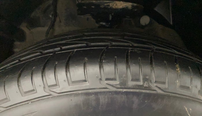 2022 Mahindra XUV300 W6 1.2 PETROL, Petrol, Manual, 26,436 km, Left Front Tyre Tread
