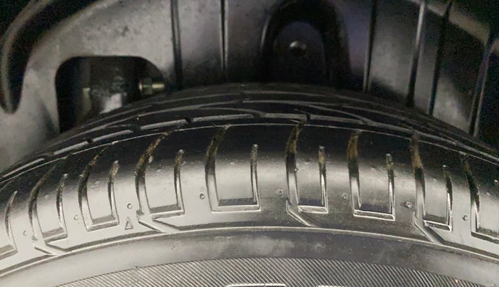 2022 Mahindra XUV300 W6 1.2 PETROL, Petrol, Manual, 26,436 km, Left Rear Tyre Tread