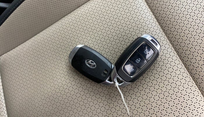 2018 Hyundai Verna 1.6 VTVT SX O, Petrol, Manual, 55,654 km, Key Close Up