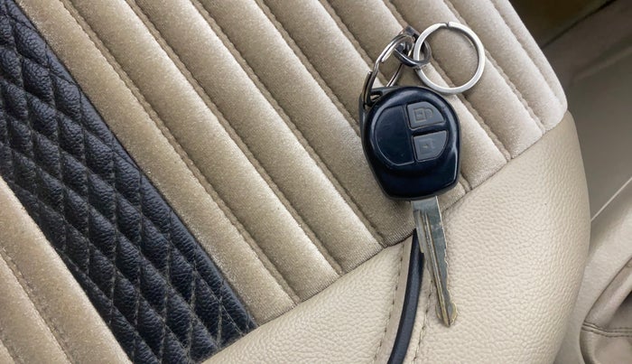 2016 Maruti Swift Dzire VXI, Petrol, Manual, 72,920 km, Key Close Up