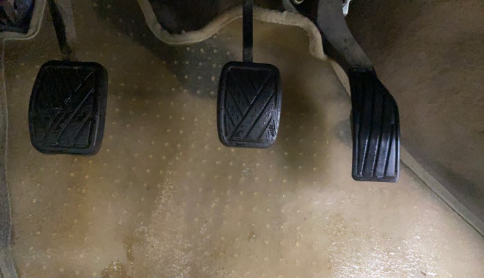 2016 Maruti Swift Dzire VXI, Petrol, Manual, 72,920 km, Pedals