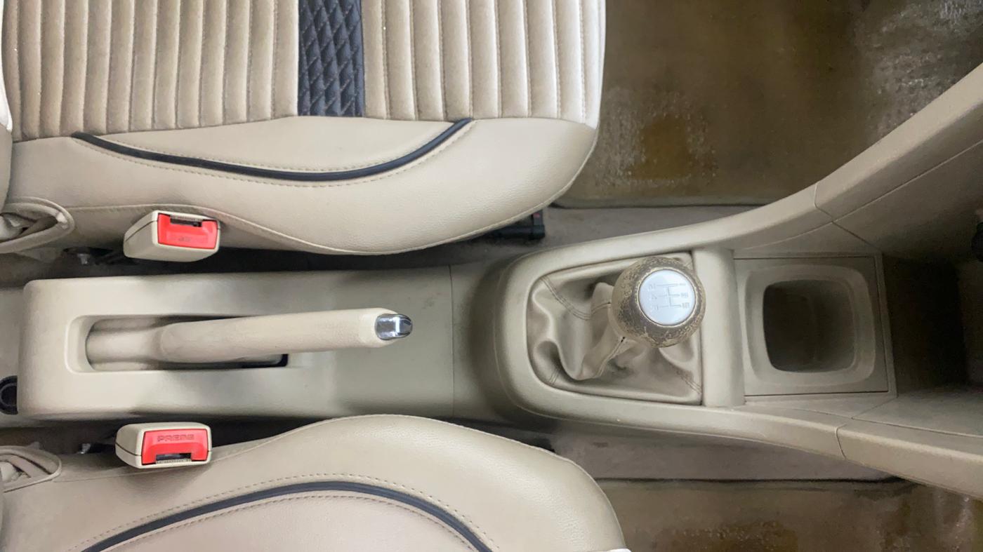 2016 Maruti Swift Dzire VXI, Petrol, Manual, 72,920 km, Gear Lever