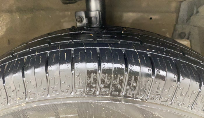 2016 Maruti Swift Dzire VXI, Petrol, Manual, 72,920 km, Right Front Tyre Tread