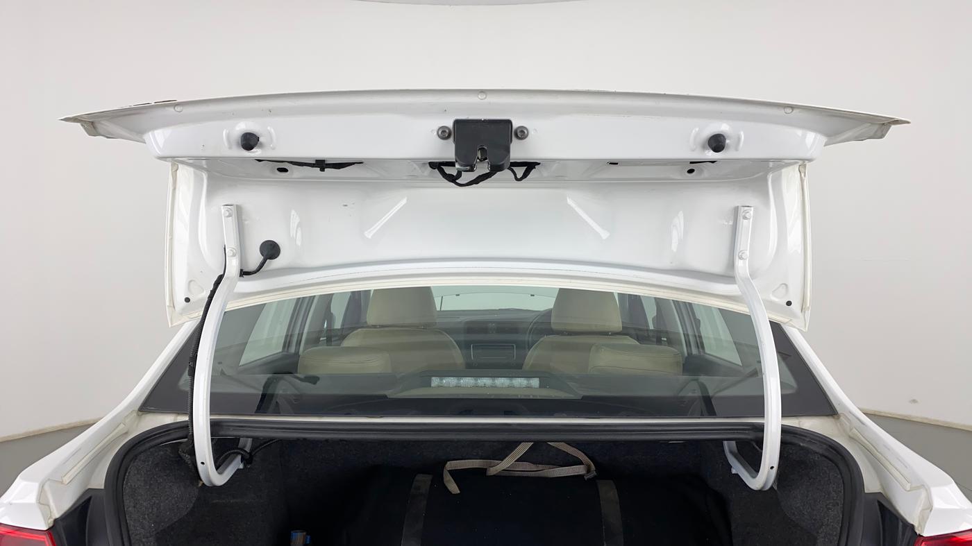 2019 Volkswagen Ameo COMFORTLINE 1.0, CNG, Manual, 43,806 km, Boot Door Open