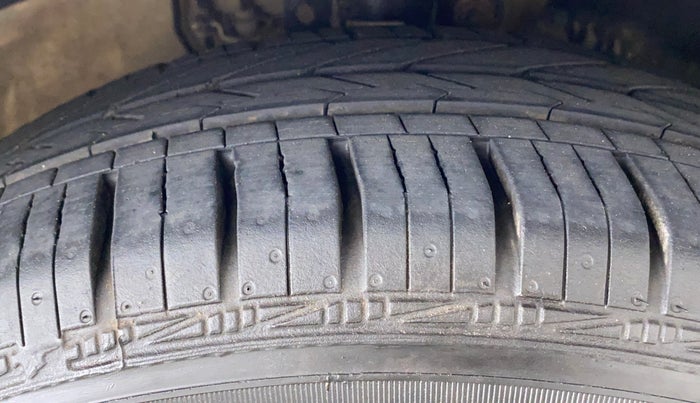 2019 Volkswagen Ameo COMFORTLINE 1.0, CNG, Manual, 43,806 km, Right Front Tyre Tread