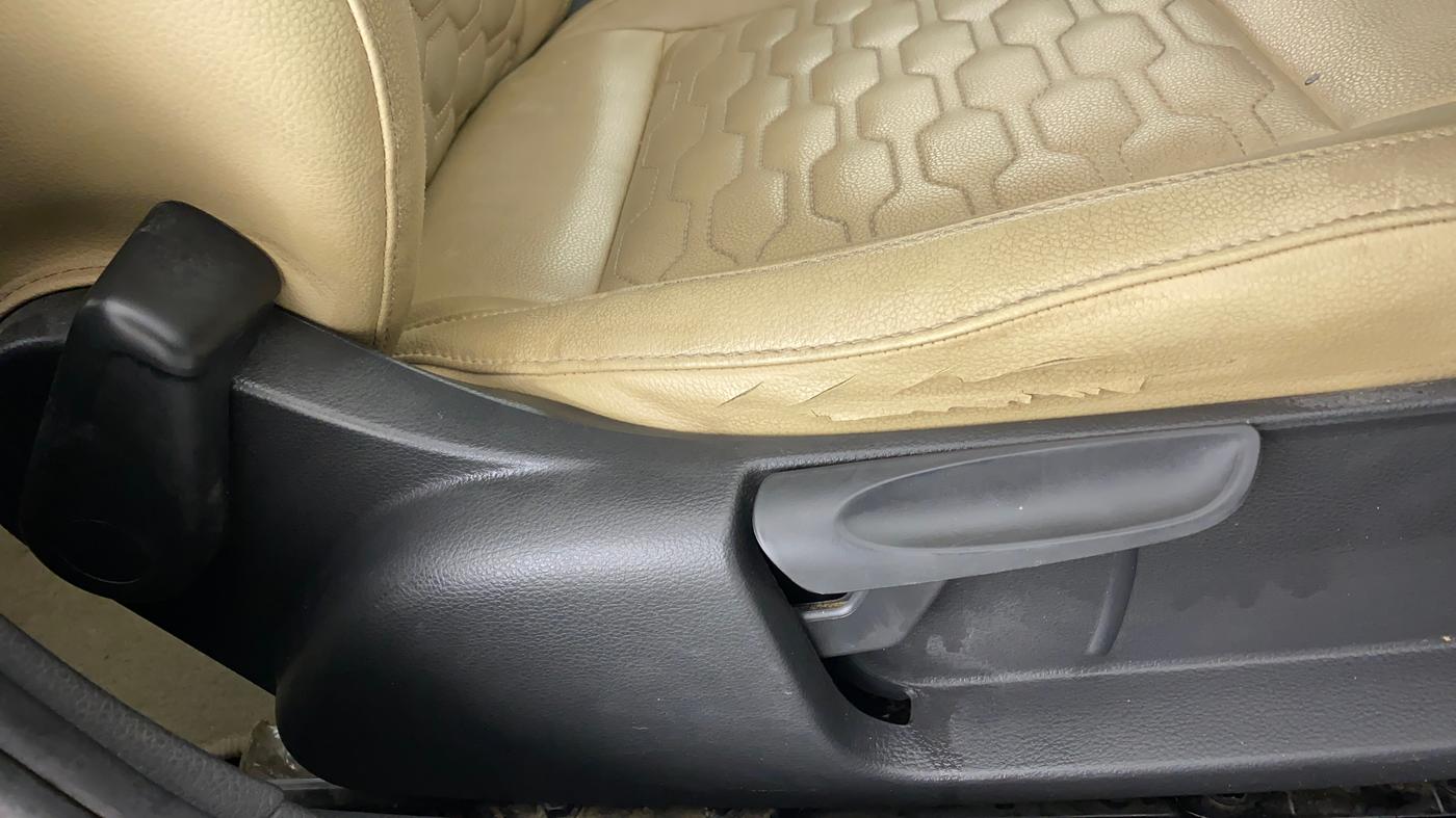 2019 Volkswagen Ameo COMFORTLINE 1.0, CNG, Manual, 43,806 km, Driver Side Adjustment Panel