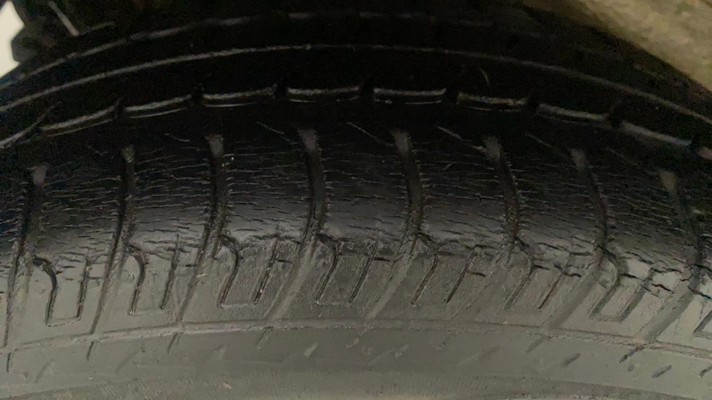 2015 Maruti Wagon R 1.0 VXI, Petrol, Manual, 16,624 km, Right Rear Tyre Tread