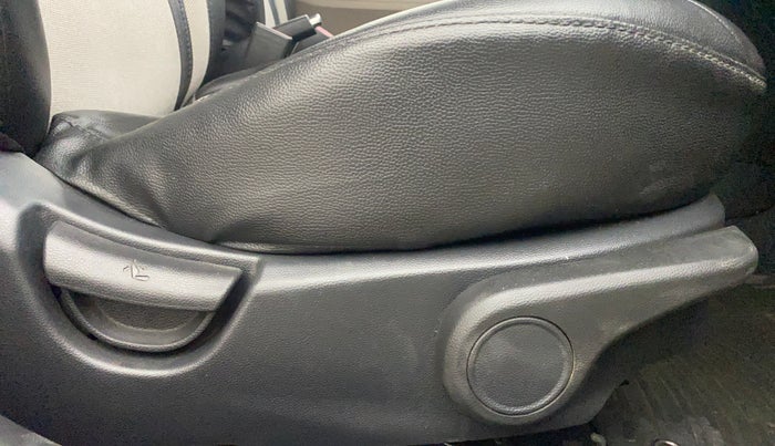 2015 Hyundai Grand i10 ASTA AT 1.2 KAPPA VTVT, Petrol, Automatic, 50,222 km, Driver Side Adjustment Panel