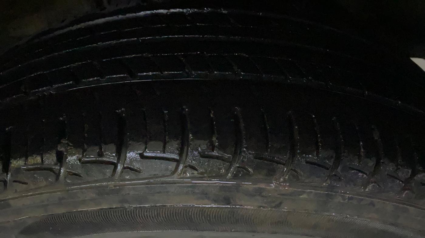 2017 Maruti Baleno DELTA PETROL 1.2, Petrol, Manual, 68,529 km, Left Rear Tyre Tread