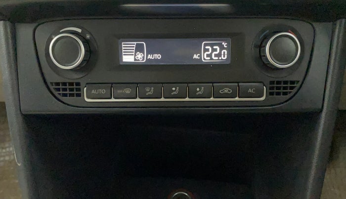 2014 Volkswagen Polo HIGHLINE1.2L, Petrol, Manual, 1,02,172 km, Automatic Climate Control