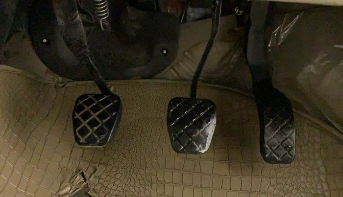 2014 Volkswagen Polo HIGHLINE1.2L, Petrol, Manual, 1,02,172 km, Pedals