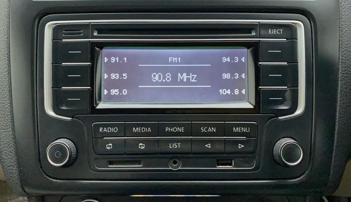 2014 Volkswagen Polo HIGHLINE1.2L, Petrol, Manual, 1,02,172 km, Infotainment System