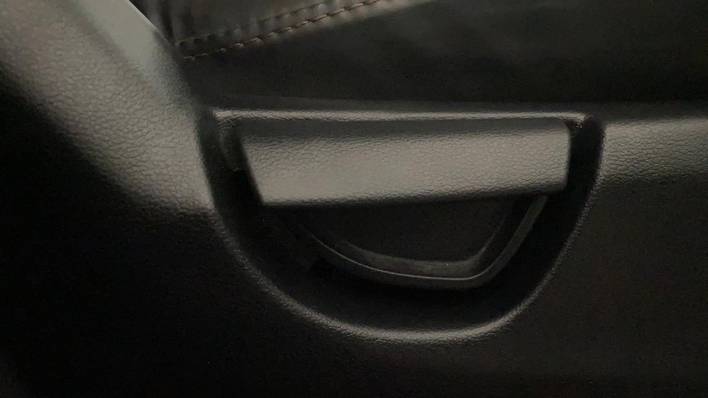 2019 Hyundai NEW SANTRO SPORTZ AMT, Petrol, Automatic, 1,01,490 km, Driver Side Adjustment Panel