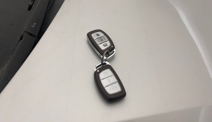 2016 Hyundai Creta SX PLUS 1.6 PETROL, CNG, Manual, 1,14,301 km, Key Close Up