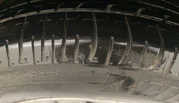 2016 Hyundai Creta SX PLUS 1.6 PETROL, CNG, Manual, 1,14,301 km, Right Front Tyre Tread