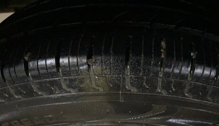 2015 Maruti Swift Dzire VXI, Petrol, Manual, 90,585 km, Right Rear Tyre Tread