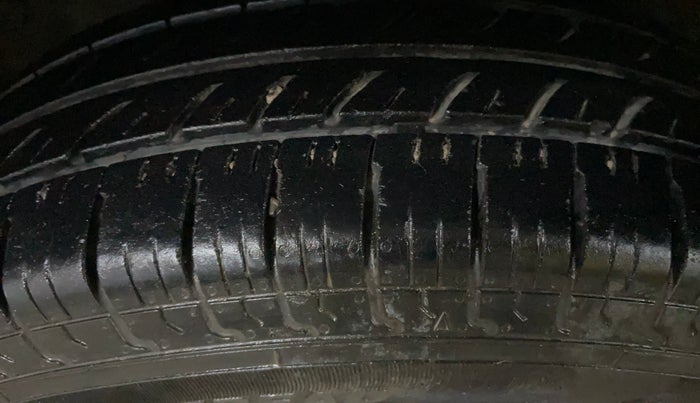 2015 Maruti Swift Dzire VXI, Petrol, Manual, 90,585 km, Left Front Tyre Tread