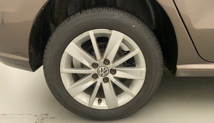 2017 Volkswagen Ameo HIGHLINE PLUS 1.5L AT 16 ALLOY, Diesel, Automatic, 1,02,724 km, Right Rear Wheel