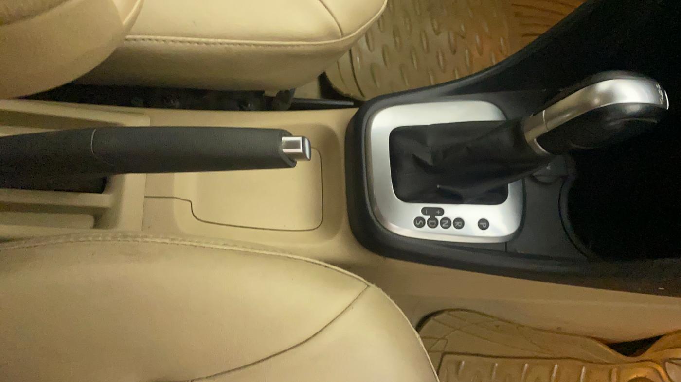2017 Volkswagen Ameo HIGHLINE PLUS 1.5L AT 16 ALLOY, Diesel, Automatic, 1,02,724 km, Gear Lever