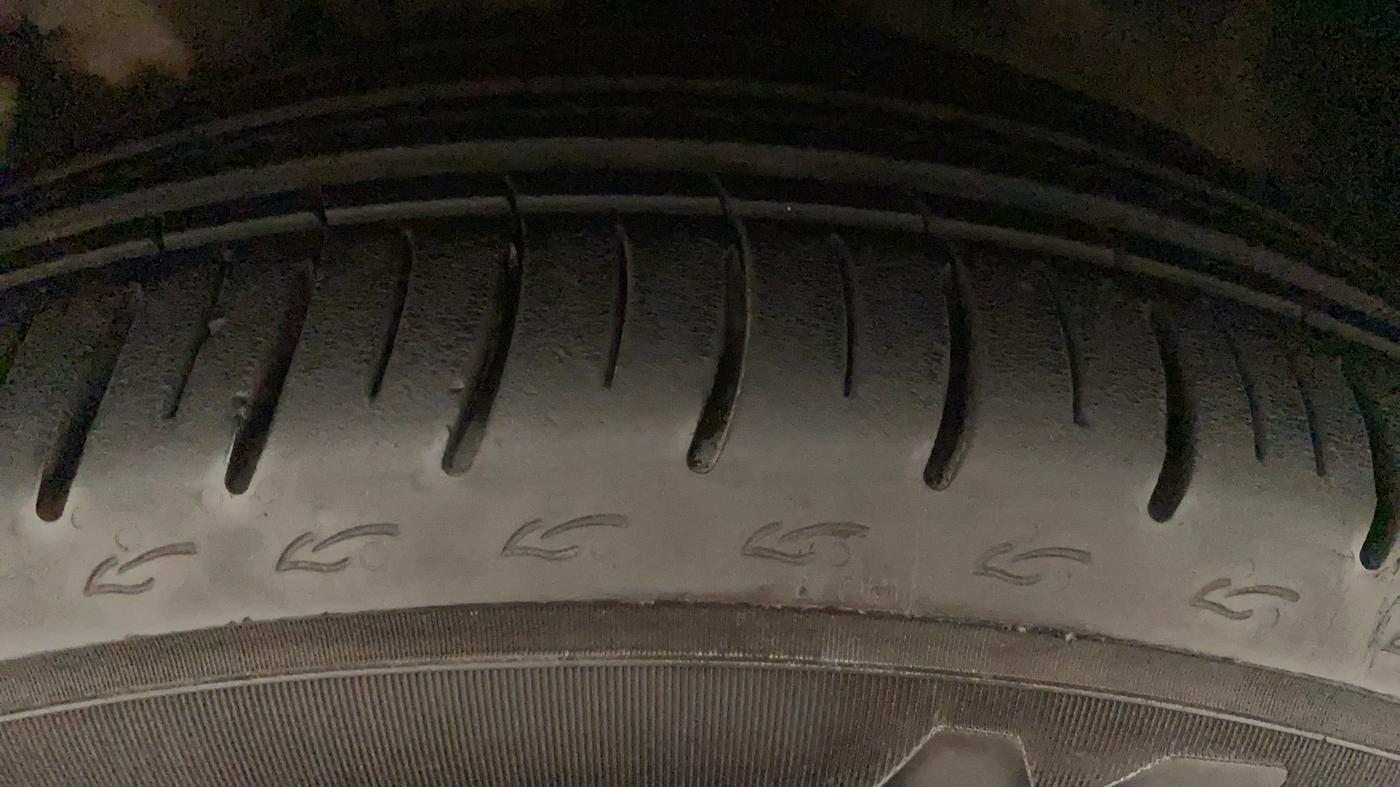 2017 Volkswagen Ameo HIGHLINE PLUS 1.5L AT 16 ALLOY, Diesel, Automatic, 1,02,724 km, Left Rear Tyre Tread