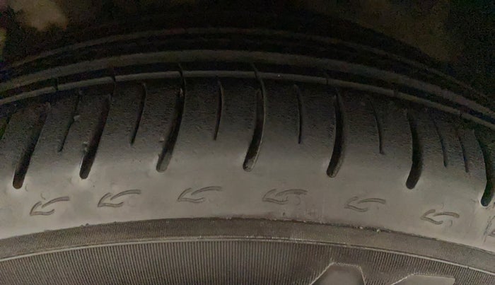 2017 Volkswagen Ameo HIGHLINE PLUS 1.5L AT 16 ALLOY, Diesel, Automatic, 1,02,724 km, Left Rear Tyre Tread