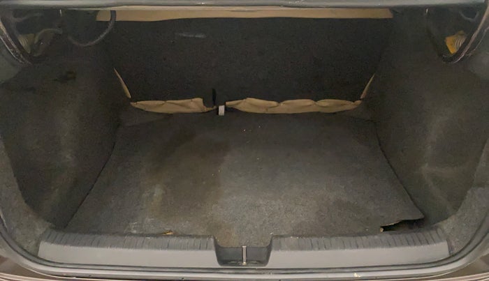 2017 Volkswagen Ameo HIGHLINE PLUS 1.5L AT 16 ALLOY, Diesel, Automatic, 1,02,724 km, Boot Inside