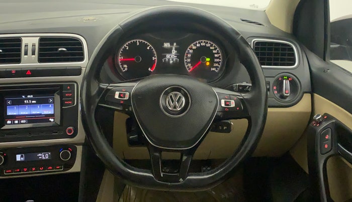 2017 Volkswagen Ameo HIGHLINE PLUS 1.5L AT 16 ALLOY, Diesel, Automatic, 1,02,724 km, Steering Wheel Close Up