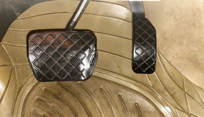 2017 Volkswagen Ameo HIGHLINE PLUS 1.5L AT 16 ALLOY, Diesel, Automatic, 1,02,724 km, Pedals