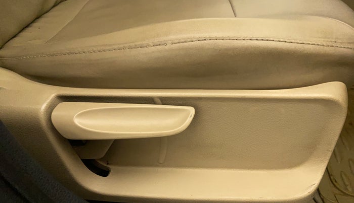 2017 Volkswagen Ameo HIGHLINE PLUS 1.5L AT 16 ALLOY, Diesel, Automatic, 1,02,724 km, Driver Side Adjustment Panel