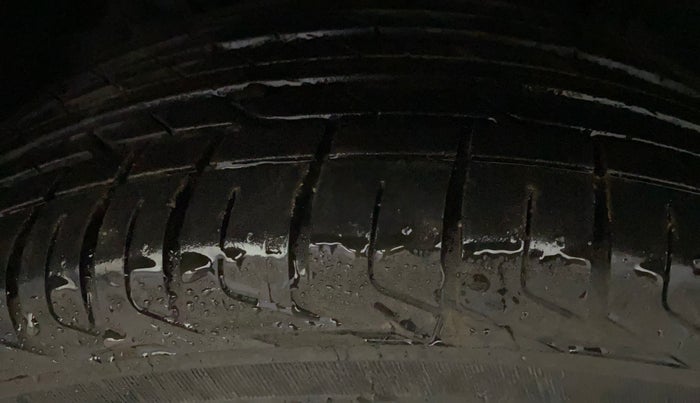 2023 Tata NEXON FEARLESS + SUNROOF DUAL TONE 1.2 PETROL, Petrol, Manual, 271 km, Right Front Tyre Tread