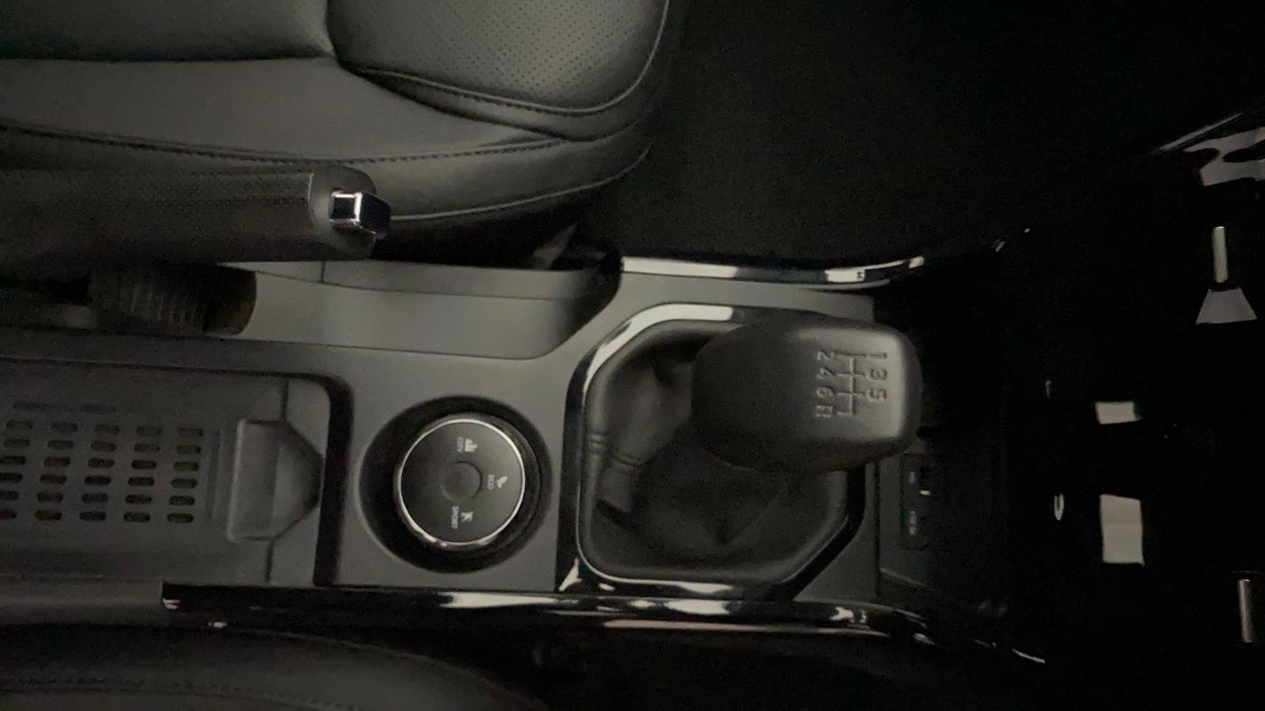 2023 Tata NEXON FEARLESS + SUNROOF DUAL TONE 1.2 PETROL, Petrol, Manual, 271 km, Gear Lever