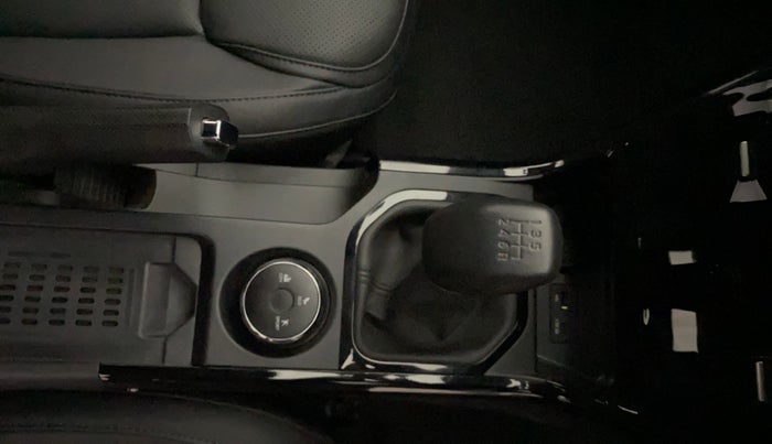 2023 Tata NEXON FEARLESS + SUNROOF DUAL TONE 1.2 PETROL, Petrol, Manual, 271 km, Gear Lever