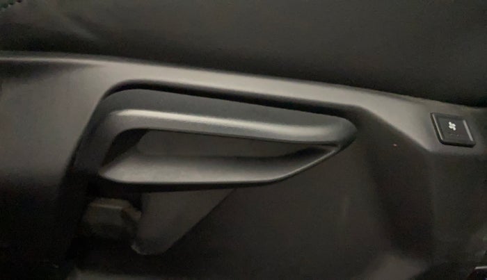 2023 Tata NEXON FEARLESS + SUNROOF DUAL TONE 1.2 PETROL, Petrol, Manual, 271 km, Driver Side Adjustment Panel