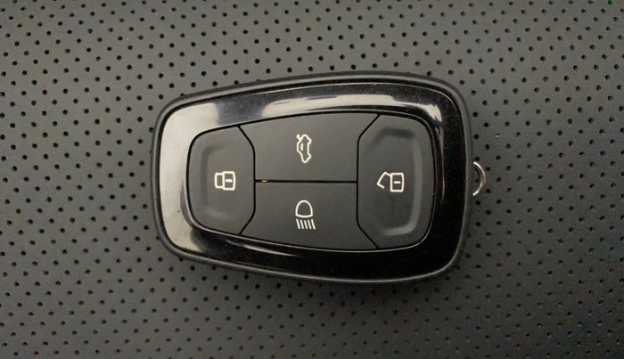 2023 Tata NEXON FEARLESS + SUNROOF DUAL TONE 1.2 PETROL, Petrol, Manual, 271 km, Key Close Up