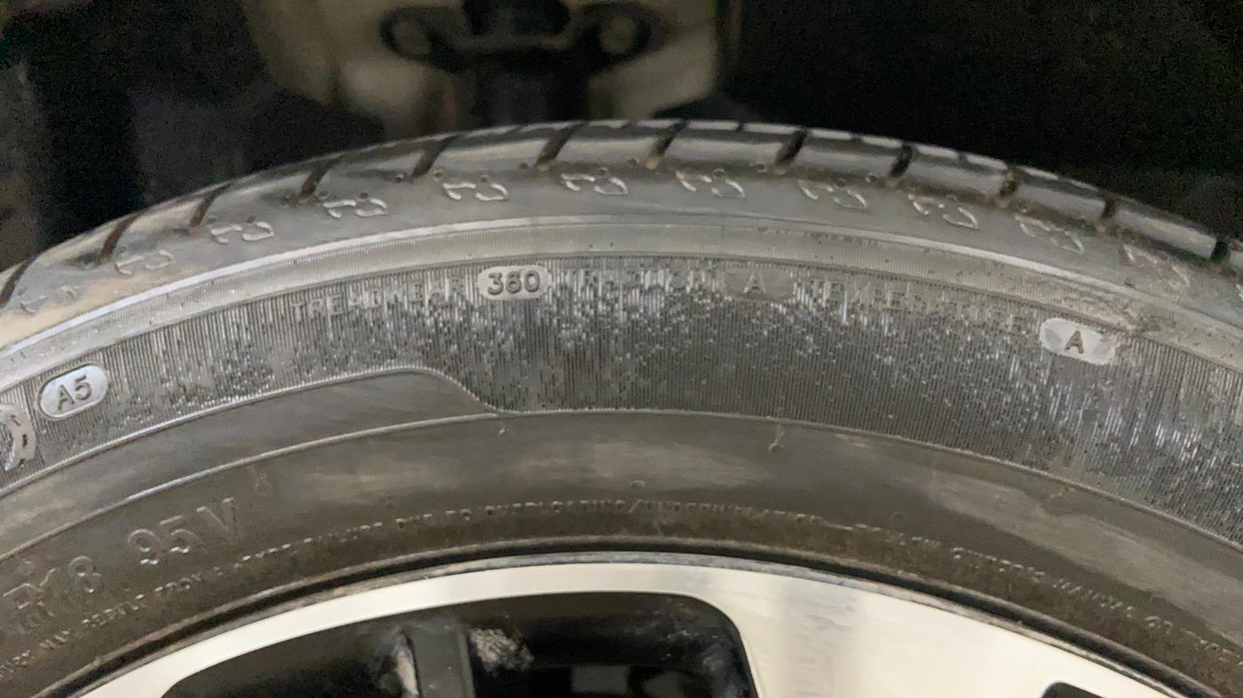2021 MG HECTOR PLUS SELECT 2.0 DIESEL TURBO MT 7-STR, Diesel, Manual, 54,471 km, Right Rear Tyre Tread