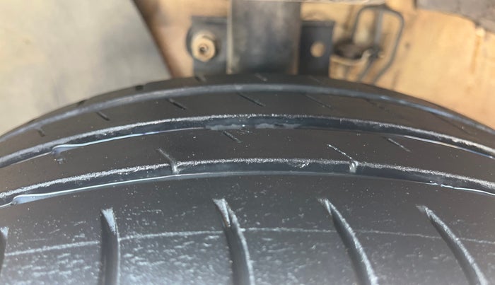 2014 Volkswagen Polo HIGHLINE1.2L, Petrol, Manual, 66,814 km, Left Front Tyre Tread