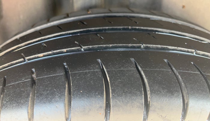 2014 Volkswagen Polo HIGHLINE1.2L, Petrol, Manual, 66,814 km, Right Rear Tyre Tread